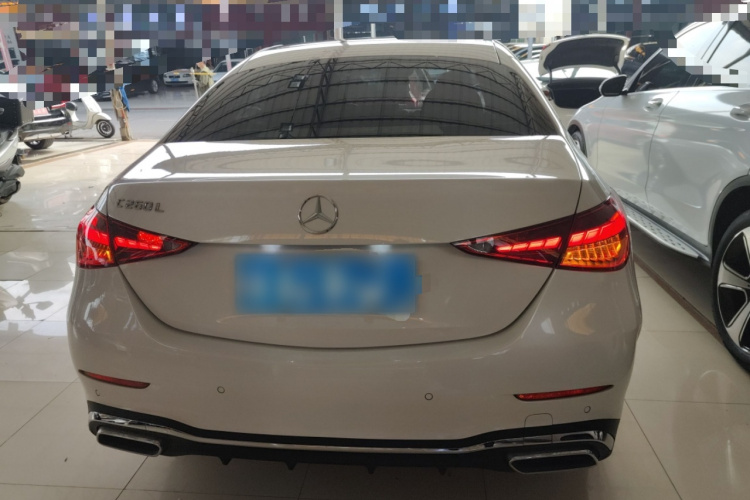 奔驰C级 2024款 改款 C 260 L 运动版车身外观6