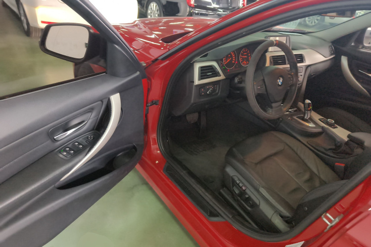 宝马3系 2014款 320i 时尚型中控内饰7003