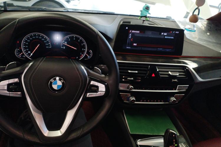 宝马5系 2018款 改款 530Li 领先型 M运动套装中控内饰12