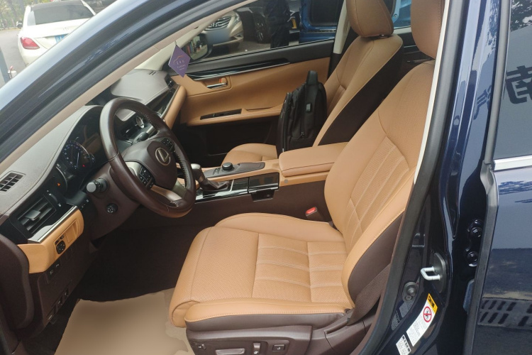 雷克萨斯ES 2015款 300h 舒适版局部细节19