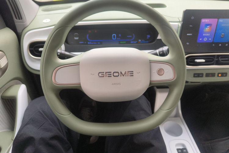 吉利银河 2025款 210km 熊猫骑士中控内饰13