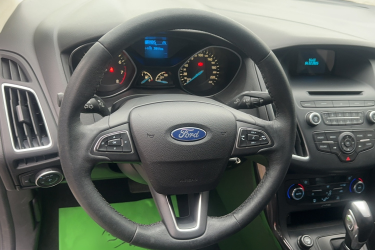 福特 福克斯 2015款 三厢 EcoBoost 125 自动超能风尚型局部细节13