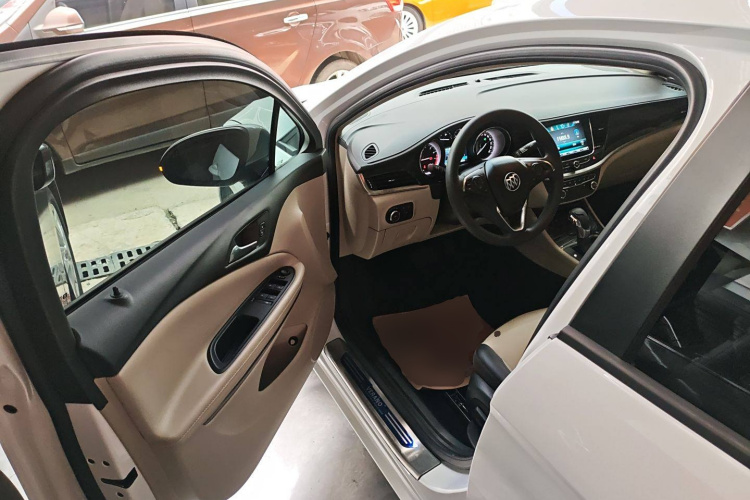 别克 威朗 2019款 三厢 15S 自动领先型中控内饰20