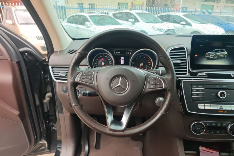 奔驰GLE 2017款 GLE 400 4MATIC中控内饰13