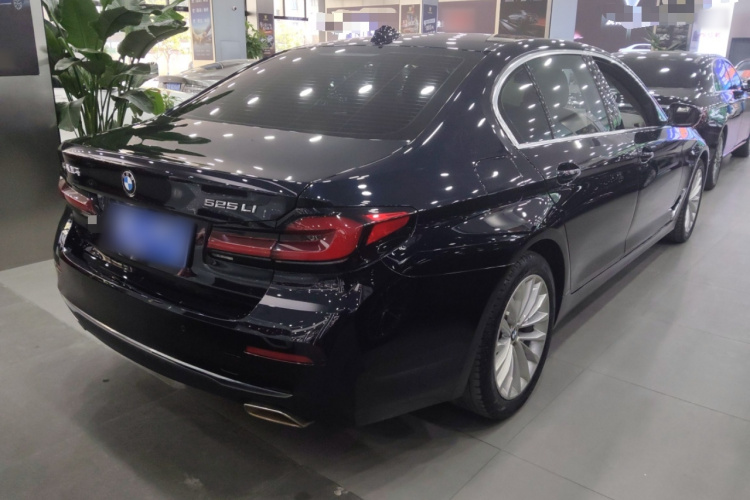 宝马5系 2022款 改款 525Li 豪华套装车身外观7