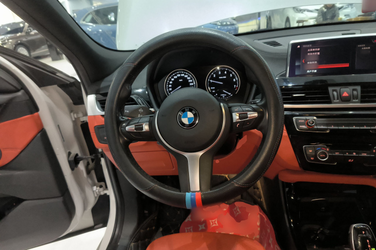 宝马X2 2020款 sDrive25i 领先型M运动套装中控内饰13