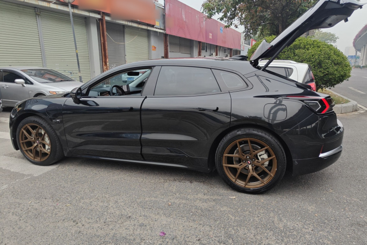 极氪001 2022款 长续航双电机 WE版车身外观6003