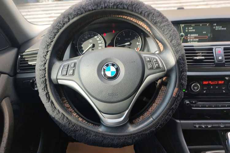 宝马X1 2015款 sDrive18i 领先晋级版中控内饰13