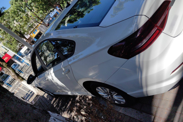 大众 朗逸 2021款 1.5L 自动风尚版车身外观4