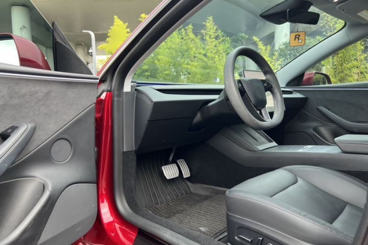 特斯拉 Model 3 2023款 长续航全轮驱动版中控内饰7005