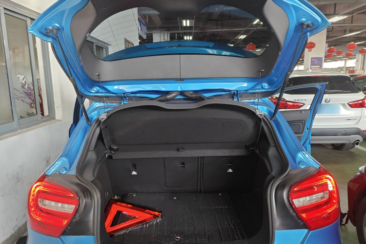 奔驰A级(进口) 2015款 A 200 时尚型局部细节23