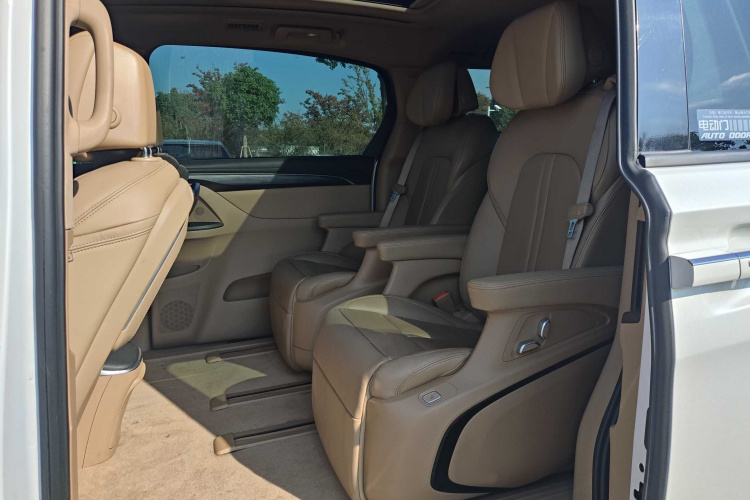 别克GL8 2020款 ES陆尊 653T 豪华型中控内饰7002