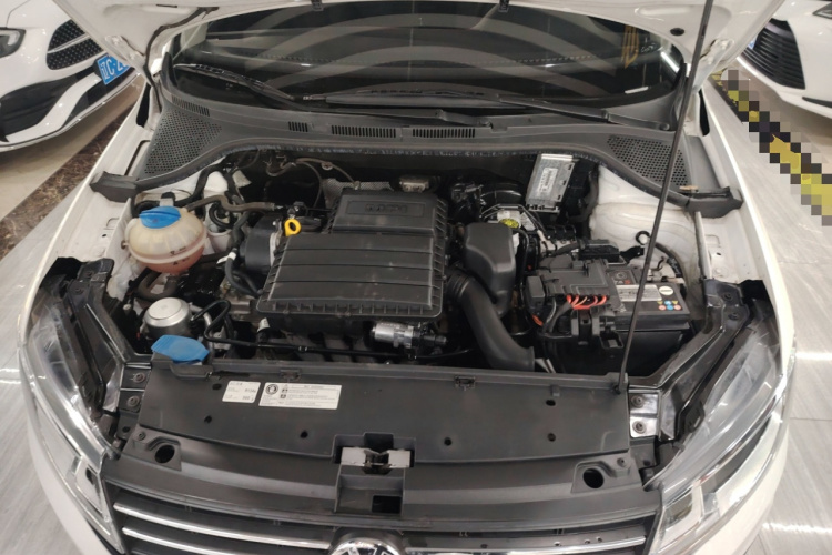 大众 桑塔纳 2021款 1.5L 自动风尚版机舱底盘24