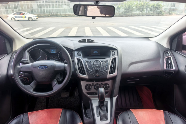 福特 福克斯 2012款 两厢 1.6L 自动舒适型中控内饰7004