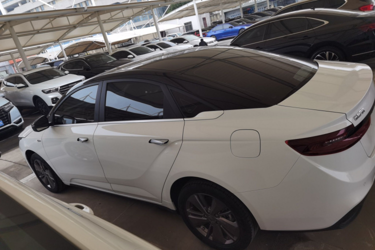 吉利几何A 2021款 Pro 畅享高维续航版 430KM A430平方版车身外观4