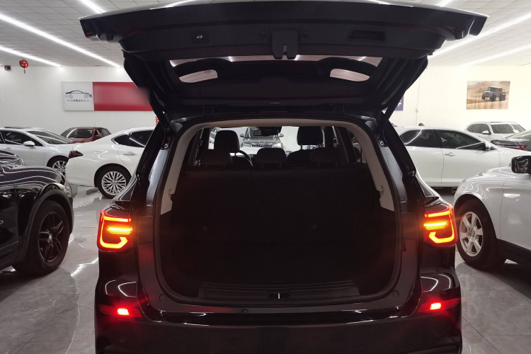 荣威RX5 2021款 PLUS 330TGI 自动国潮智尊版机舱底盘23