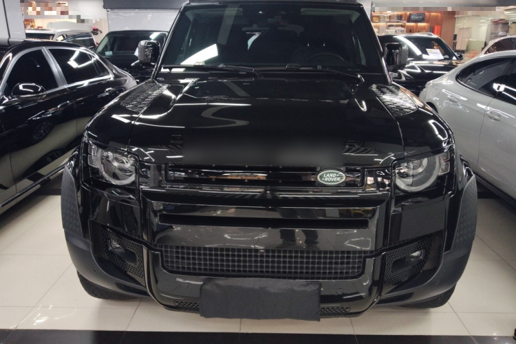 路虎卫士 2024款 110 3.0T P400 暗黑特别版车身外观2