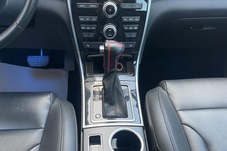 哈弗H2 2016款 红标 1.5T 自动两驱豪华型中控内饰18