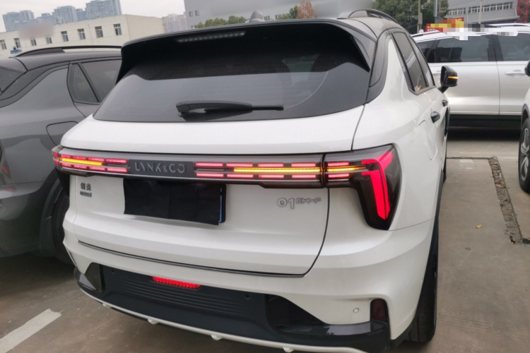 领克01 2023款 1.5TD EM-F 晨曦车身外观6