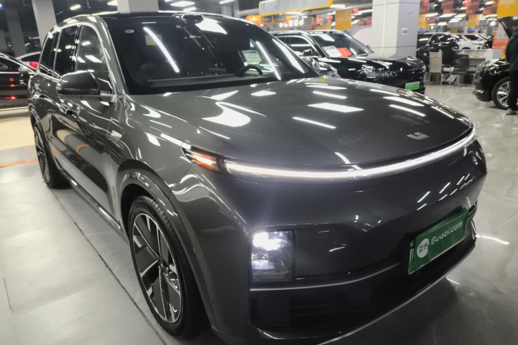 理想汽车 理想L9 2025款 Ultra 智能焕新版车身外观3