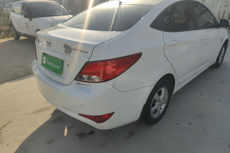 现代 瑞纳 2014款 1.4L 自动智能型GLS车身外观7