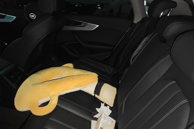 奥迪A4L 2022款 40 TFSI 时尚动感型中控内饰7004