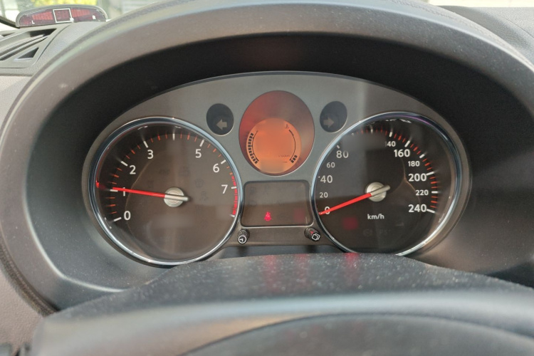 日产 奇骏 2010款 2.5L CVT豪华版 4WD局部细节14