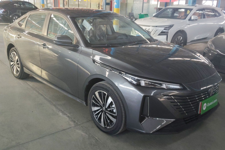 长安 逸动PHEV 2025款 智慧新蓝鲸 145KM 高能版车身外观3