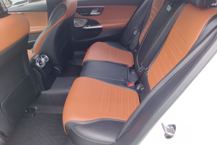 奔驰C级 2022款 改款 C 260 L 运动版中控内饰7004