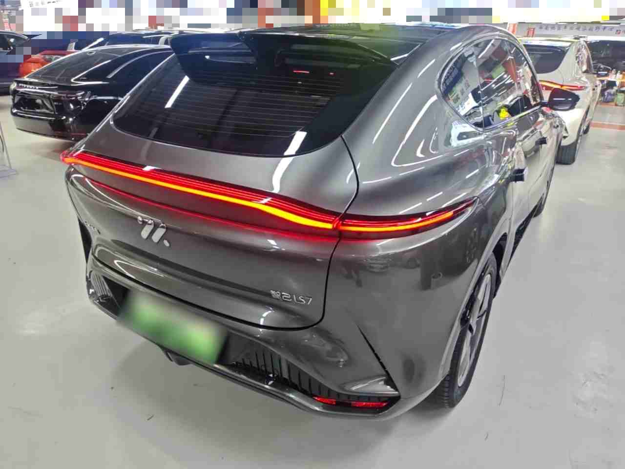 车辆右后45度外观展示