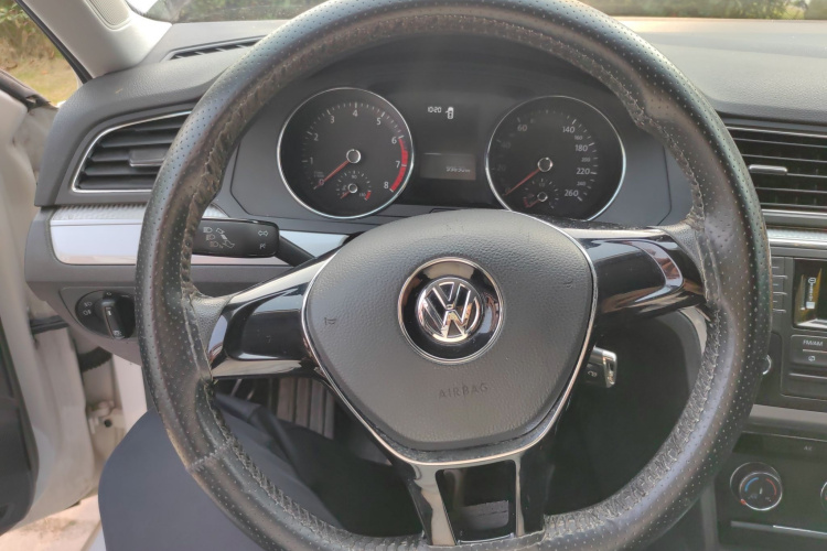 大众 凌渡 2017款 230TSI 手动风尚版中控内饰13