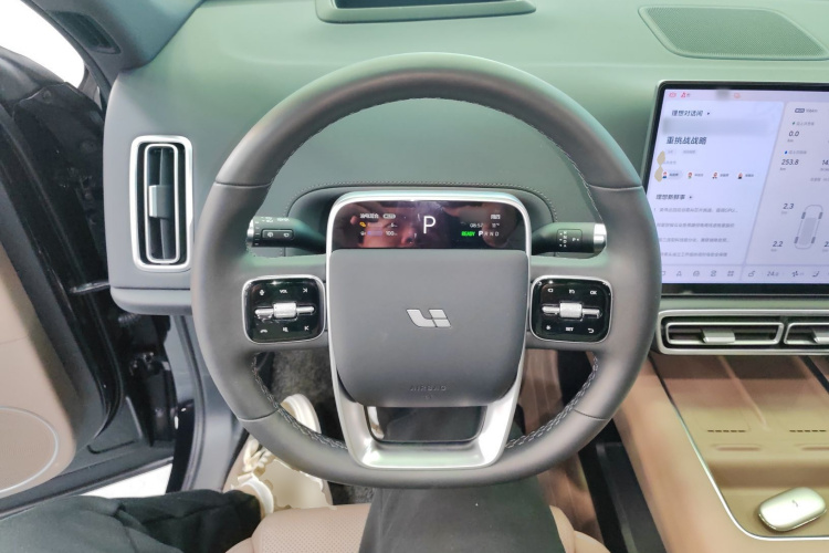 理想汽车 理想L6 2025款 Pro 智能焕新版中控内饰13