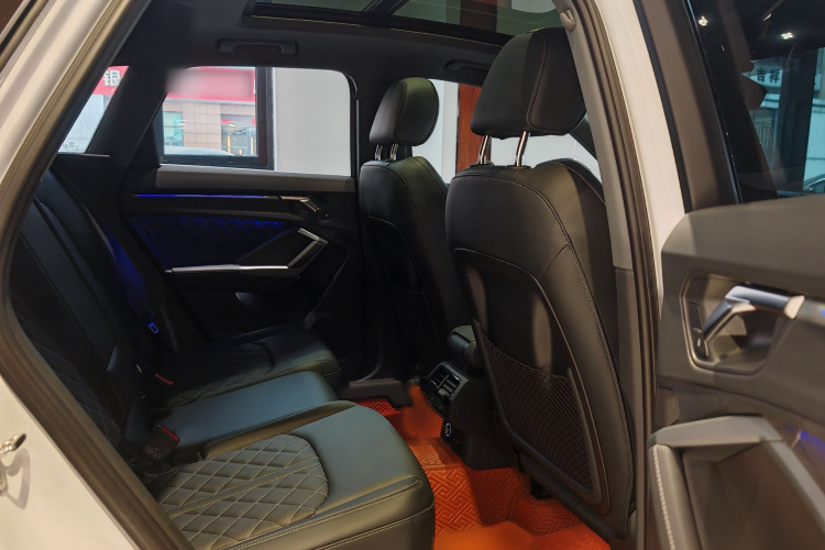 奥迪Q3 2025款 quattro 45周年典藏版 35TFSI 时尚动感型中控内饰7006