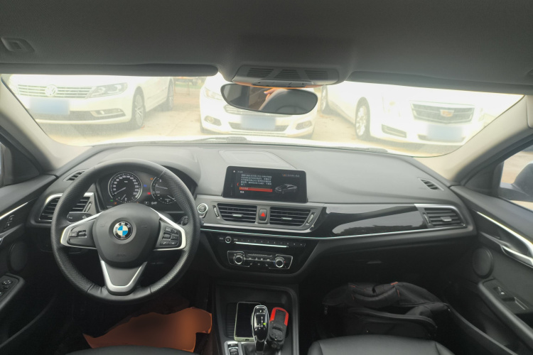 宝马1系 2020款 120i 时尚型中控内饰7002