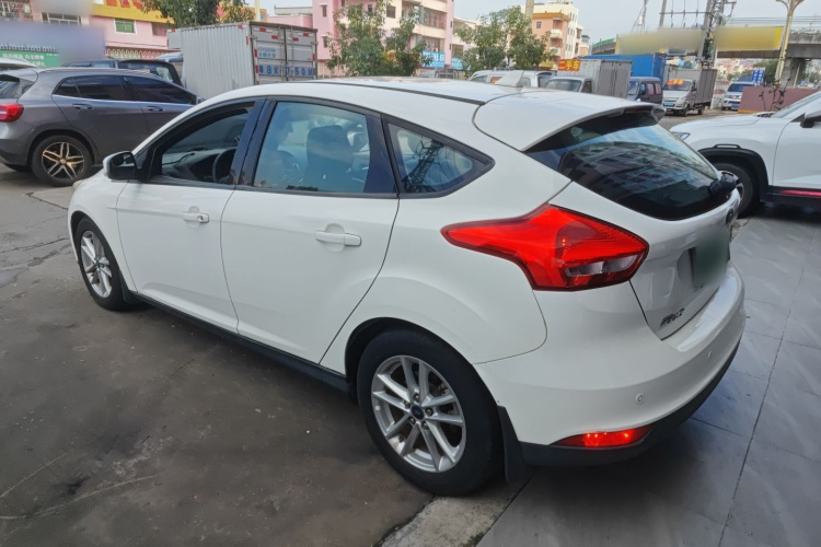 福特 福克斯 2015款 两厢 EcoBoost 125 自动超能风尚型车身外观6003