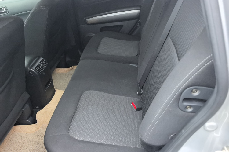 东风风度MX6 2015款 2.0L 手动两驱领航版中控内饰21