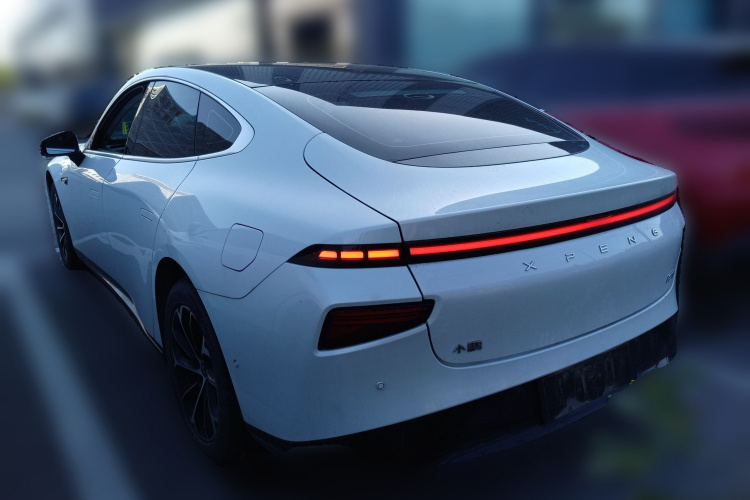 小鹏P7 2020款 586N车身外观5