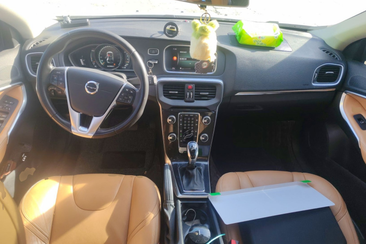 沃尔沃V40 2019款 T3 智逸版中控内饰12