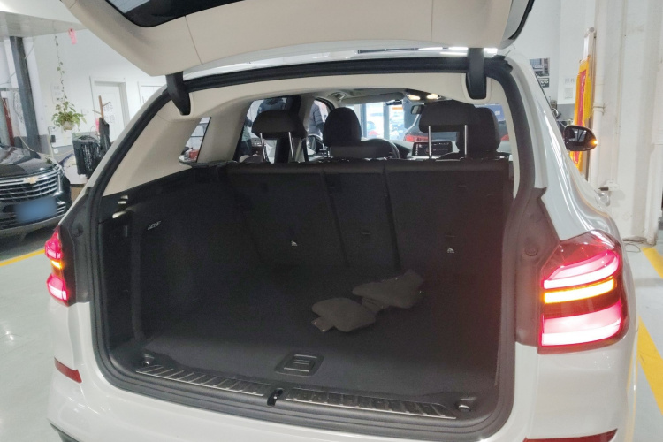 宝马X3 2020款 xDrive25i M运动套装机舱底盘23