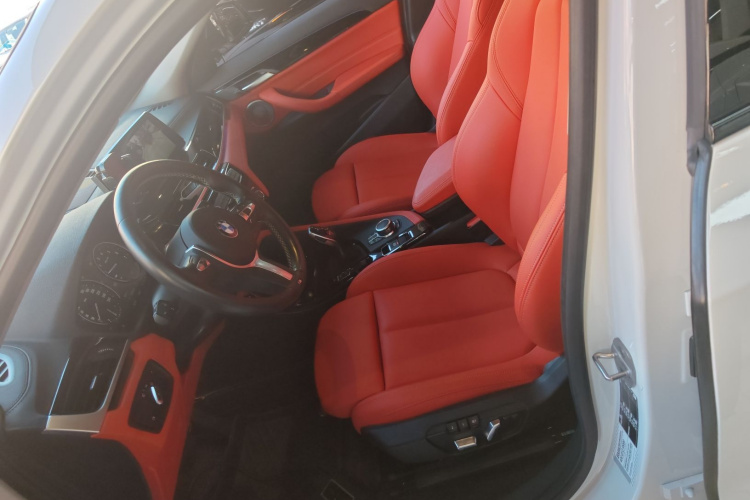 宝马X2 2023款 sDrive25i M运动曜夜版局部细节19