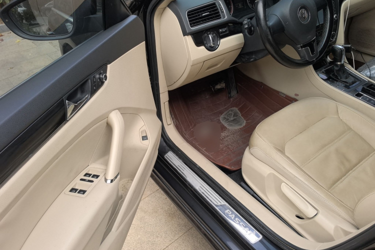 大众 帕萨特 2014款 1.8TSI DSG尊荣版中控内饰20