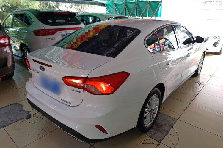 福特 福克斯 2021款 三厢 EcoBoost 180 自动锋潮型车身外观7