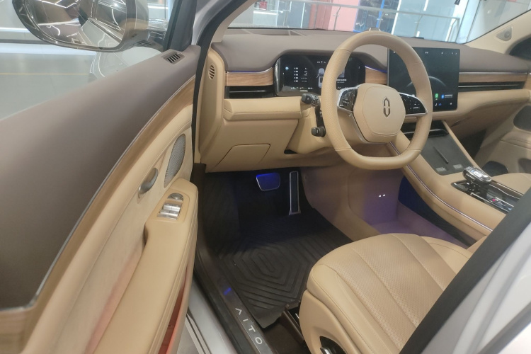 鸿蒙智行 问界M7 2024款 1.5T 智驾四驱Max版 6座中控内饰7003