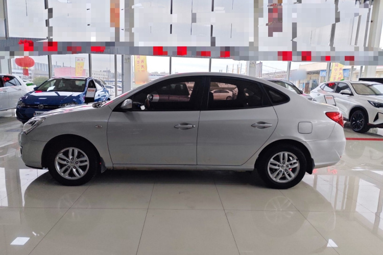 现代 悦动 2015款 1.6L 手动舒适型车身外观4