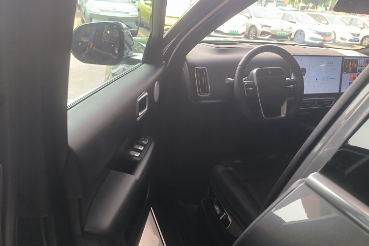 理想汽车 理想L9 2022款 Max中控内饰20