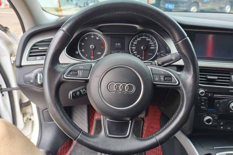 奥迪A4L 2015款 35 TFSI 自动标准型中控内饰7002