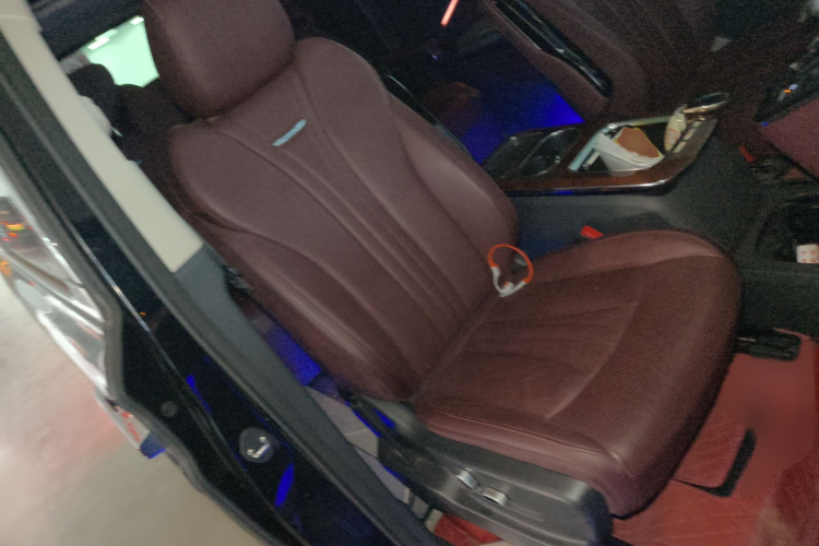 红旗HQ9 2023款 2.0T 智联旗享版局部细节41