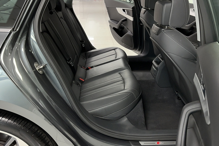 奥迪A4L 2024款 40 TFSI 时尚动感型中控内饰7006