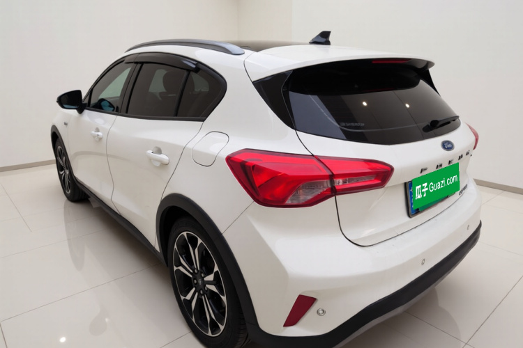 福特 福克斯Active 2020款 EcoBoost 180 自动劲耀型车身外观5