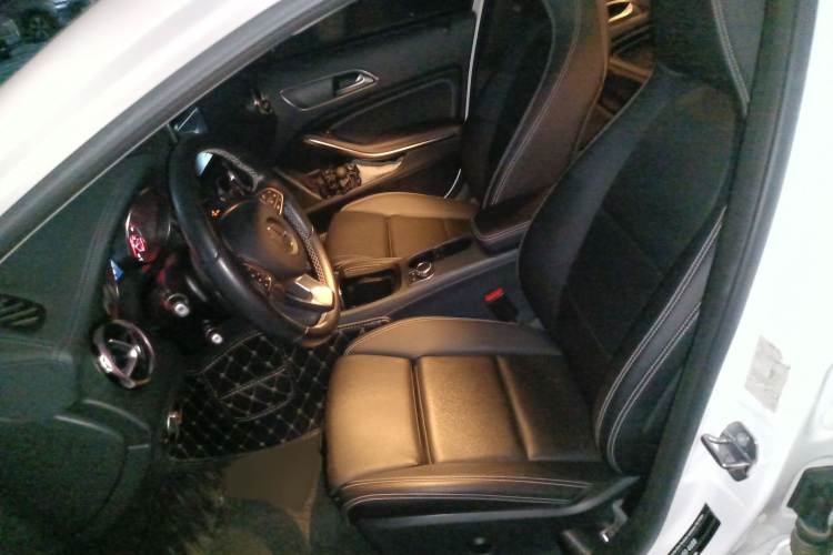 奔驰GLA 2018款 GLA 200 时尚型局部细节19